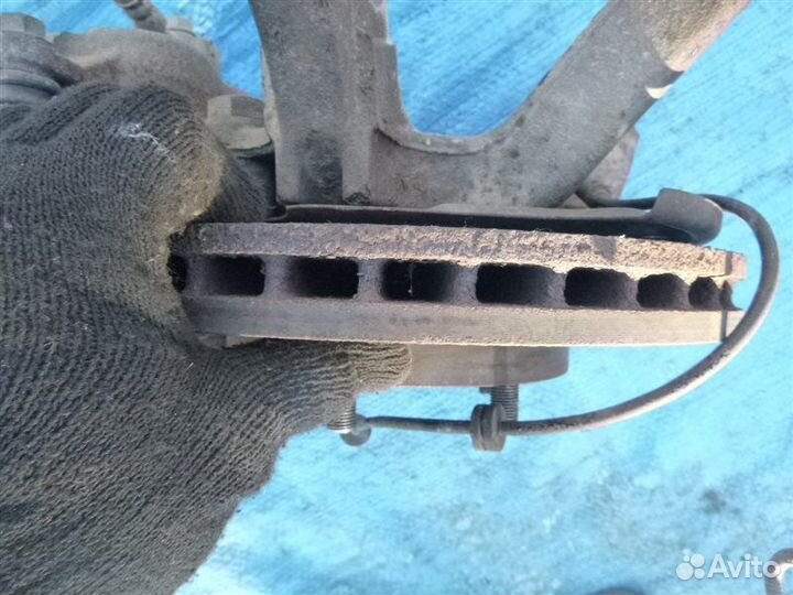 Ступица передняя левая Nissan X-Trail NT30 2003