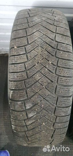 Pirelli Ice Zero FR 235/65 R17