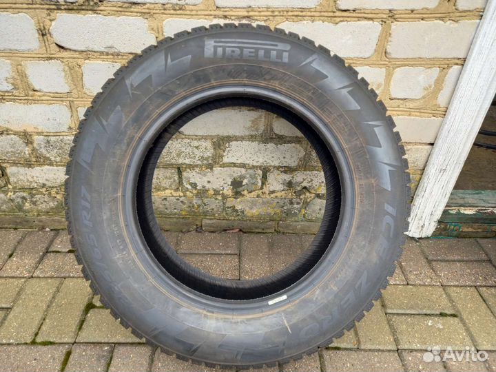 Pirelli Ice Zero 225/65 R17 106T