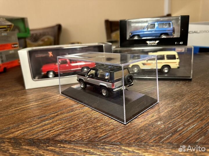 1:43 NEO, Premium X: Toyota Land Cruiser, Ford