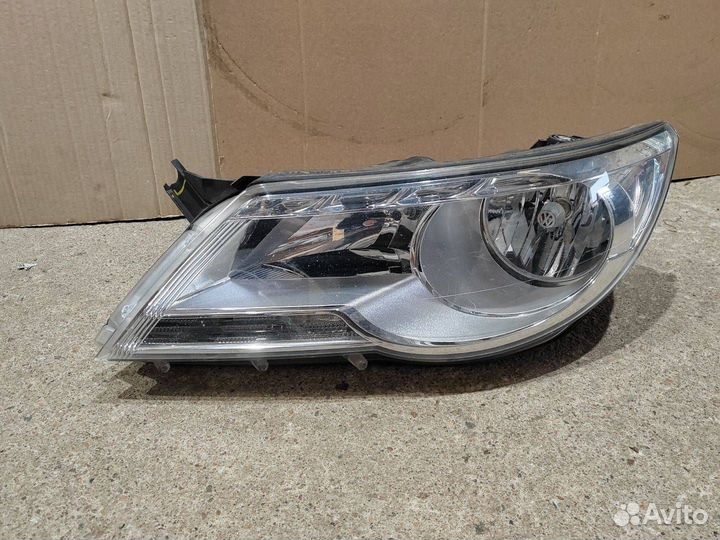 Фара левая Volkswagen Tiguan 2011 5N2941031K