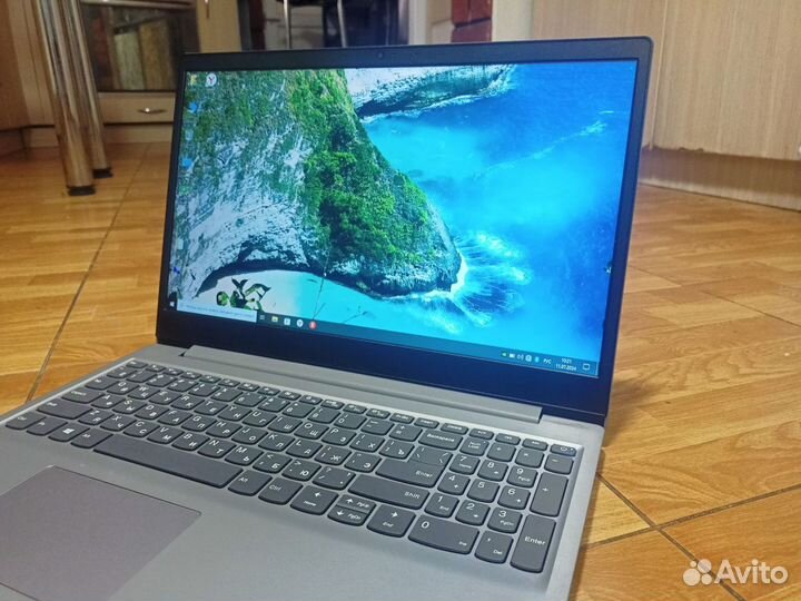 Lenovo/i3/8GB/SSD 500/Nvidia