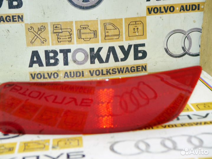 Отражатель в бампер задний правый Вольво C30