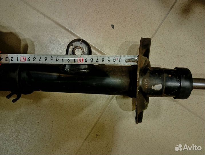 Передний левый амортизатор