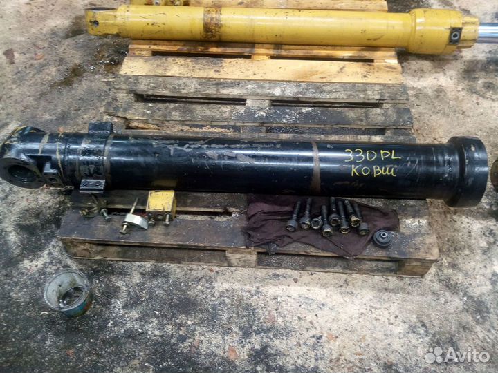 Гидроцилиндр ковша Caterpillar CAT330DL