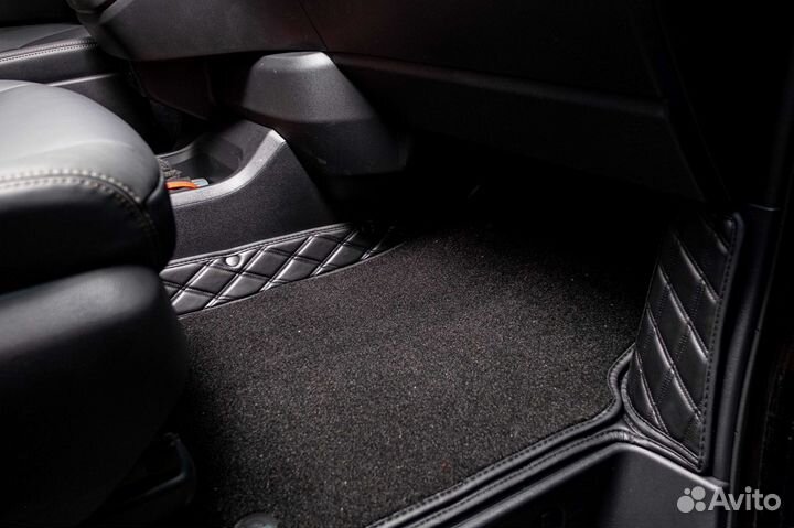 Коврик в багажник на Toyota HiAce