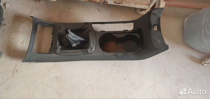 Подлокотник