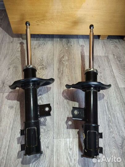 Газовые передние стойки на Hyundai Elantra HD