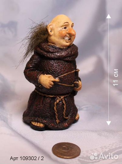 Фигурки монаха