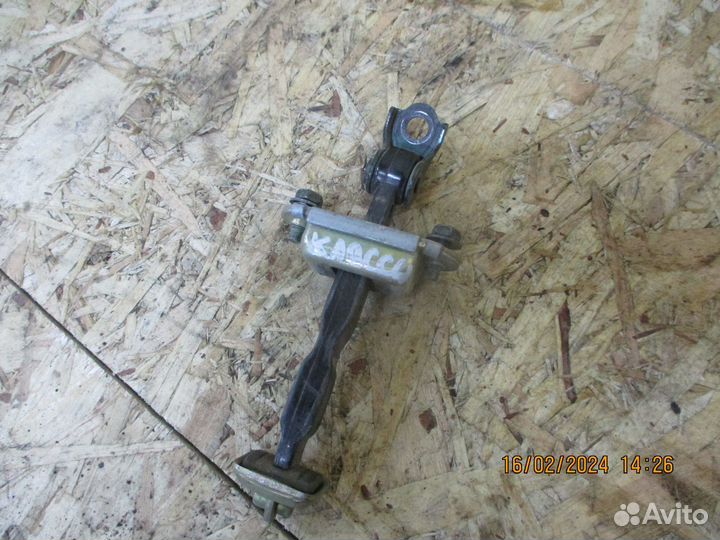 Ограничитель двери Ниссан Альмера Классик