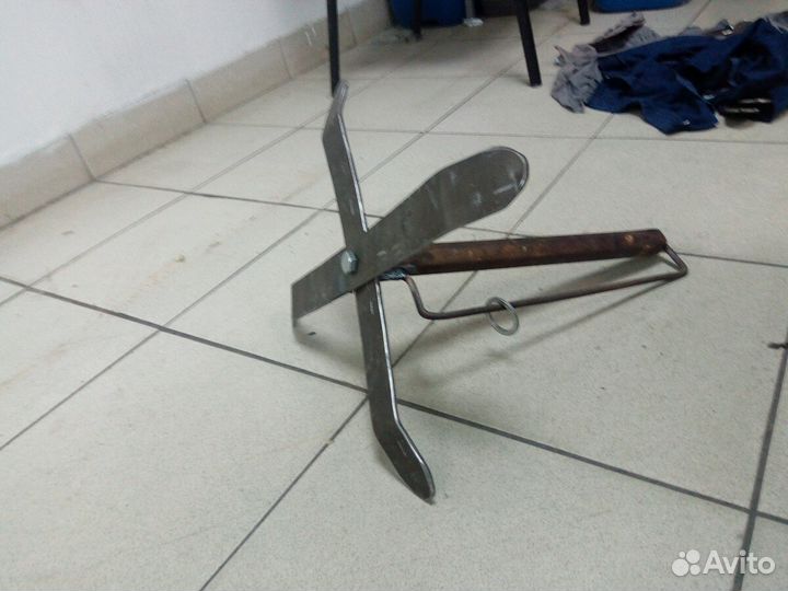 Якорь для лодки