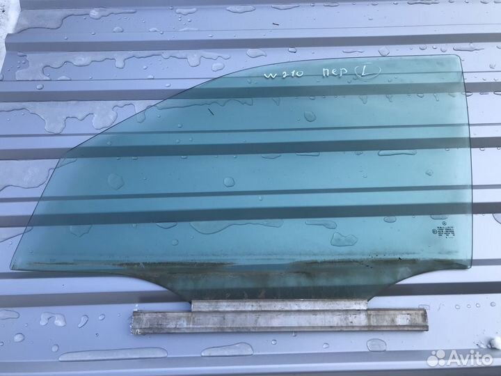 Стекло боковое переднее левое на Mercedes W210