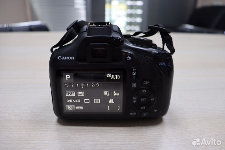 Зеркальный фотоаппарат canon eos 2000d