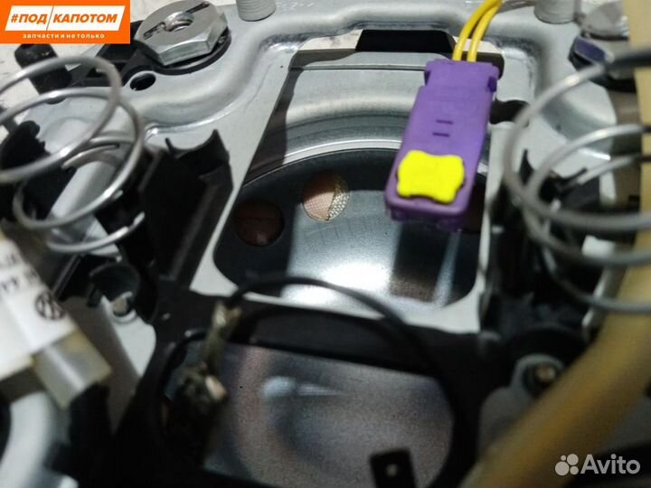 Подушка безопасности водителя Volkswagen Golf 5