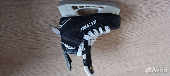 Хоккейные коньки bauer