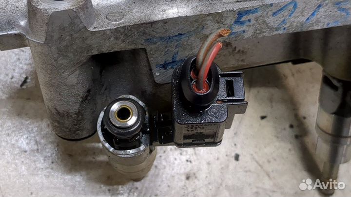 Форсунка топливная Volkswagen Golf 5, 2005