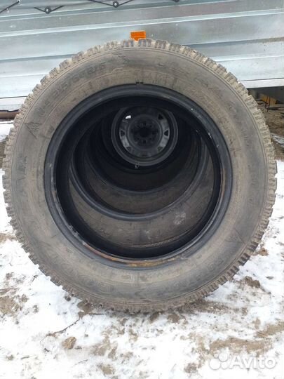 Goodyear UltraGrip 500 215/60 R16