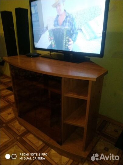 Тумба под телевизор (торг уместен)
