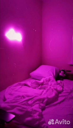 Неоновый настенный светильник розовый