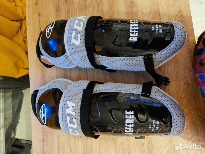 Хоккейная форма суд.Щитки-наколенники,налокотники