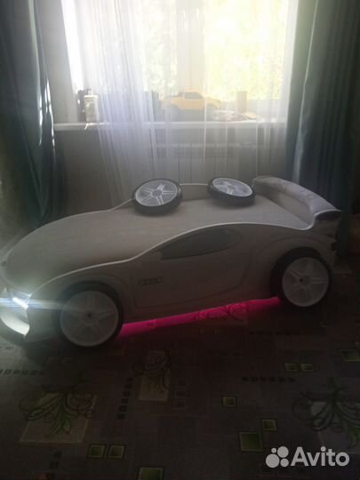 Детская кровать машинка