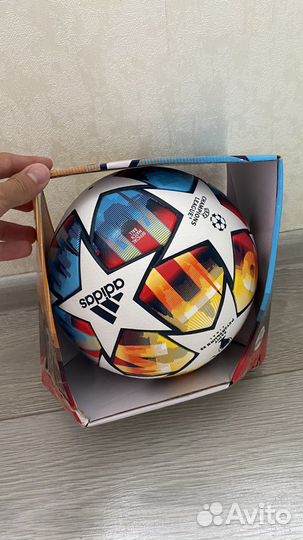 Футбольный мяч adidas