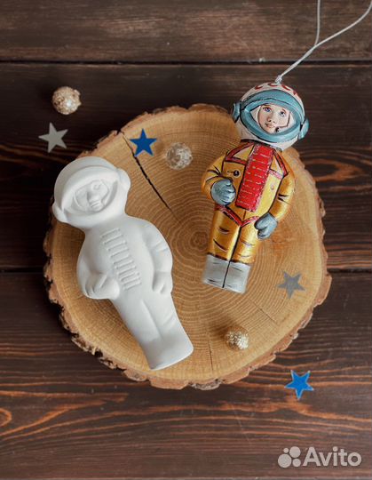 Космонавт СССР фарфоровый для росписи 13 см