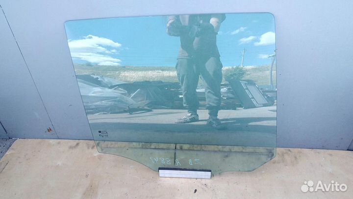 Стекло задней правой двери на Опель Зафира Б