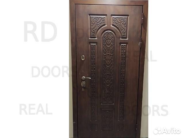 Стандартная металлическая дверь в дом