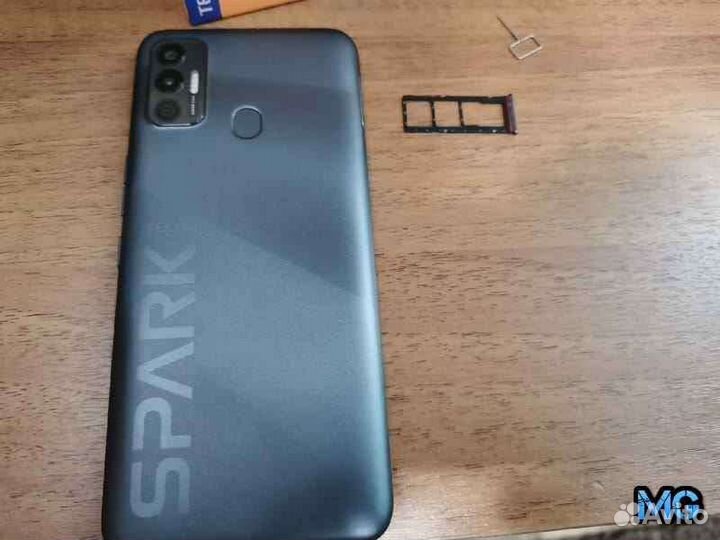 Телефон Techno spark 7 32/2 гб