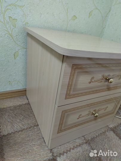 Тумба прикроватная