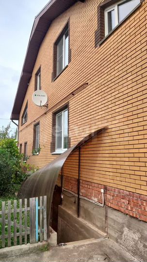 Дом 240 м² на участке 9 сот.