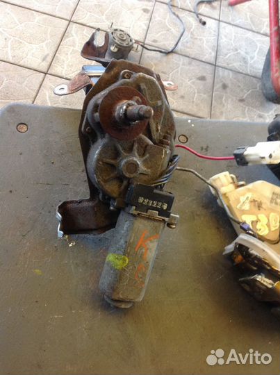 Моторчик стеклоочистителя задний на KIO sorento