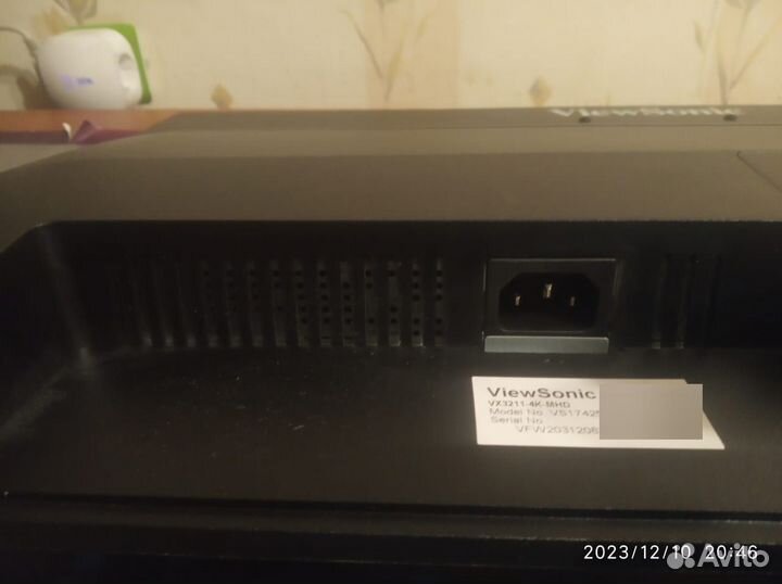 4K монитор с диагональю 32 дюйма