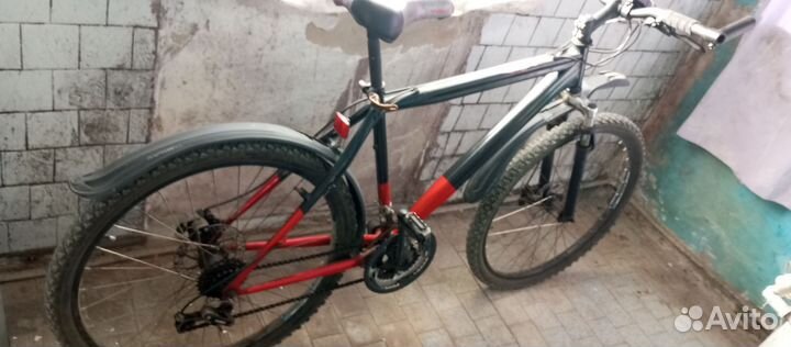 Два велосипеда горный и дорожный