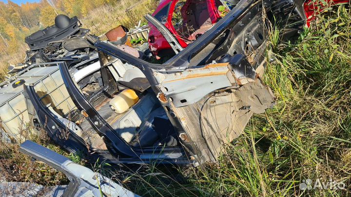 Задняя часть Renault Sandero Stepway 2011