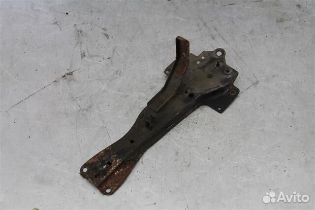 Кронштейн замка капота Nissan Teana J31 2006-2008