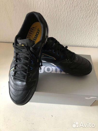 Футбольные бутсы