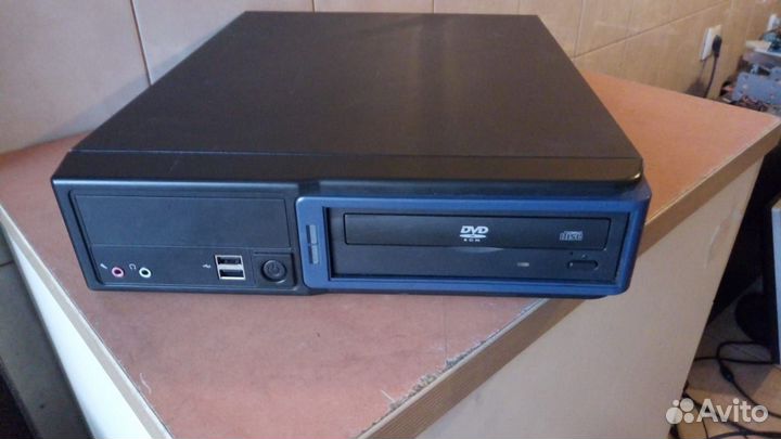 Корпус MSI формата Mini-ITX с блоком питания