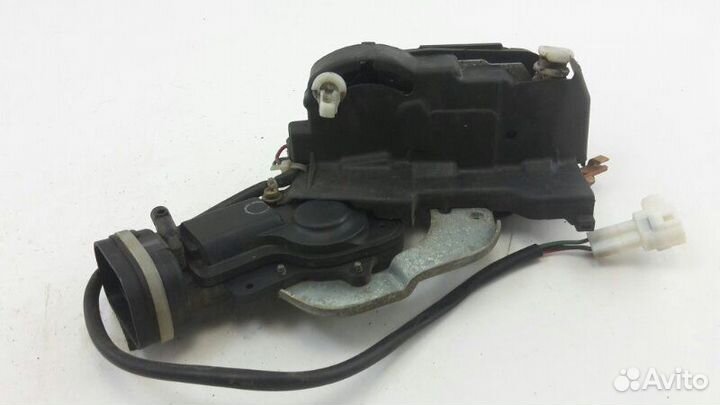 Замок двери передний правый Suzuki Grand Vitara