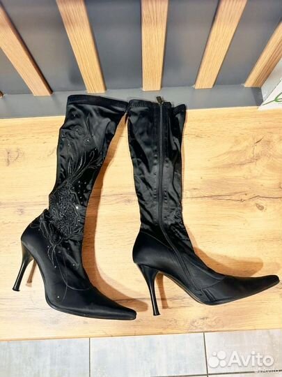 Винтажные сапоги с вышивкой