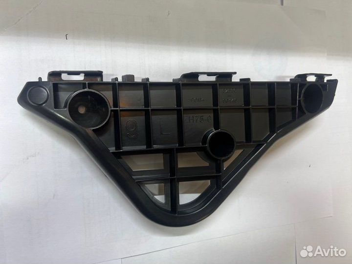 Кронштейн бампера передний левый Toyota Camry