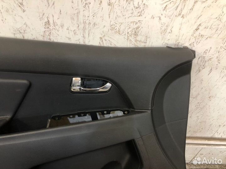 Обшивка двери передняя левая Kia Sportage 3