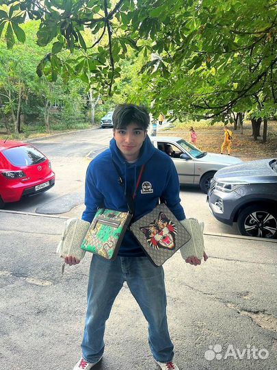 Парень на 8 марта