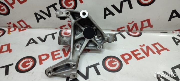 Кулак поворотный задний левый Volkswagen Passat