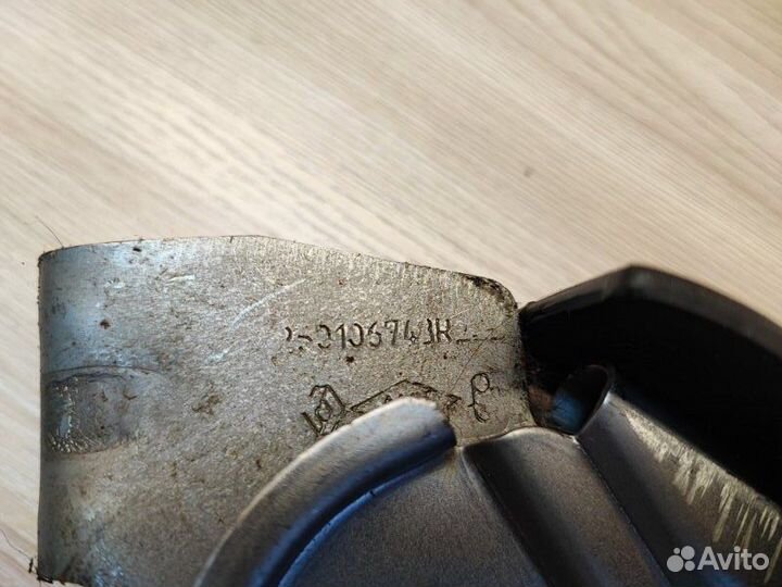 Рычаг стояночного тормоза Renault Duster