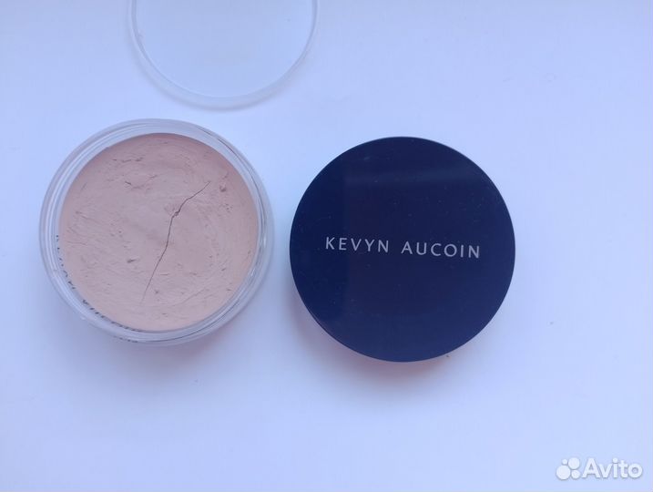 Тональная основа Kevyn Aucoin светлая