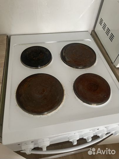 Готовая кухня с раковиной, смесителем и плитой