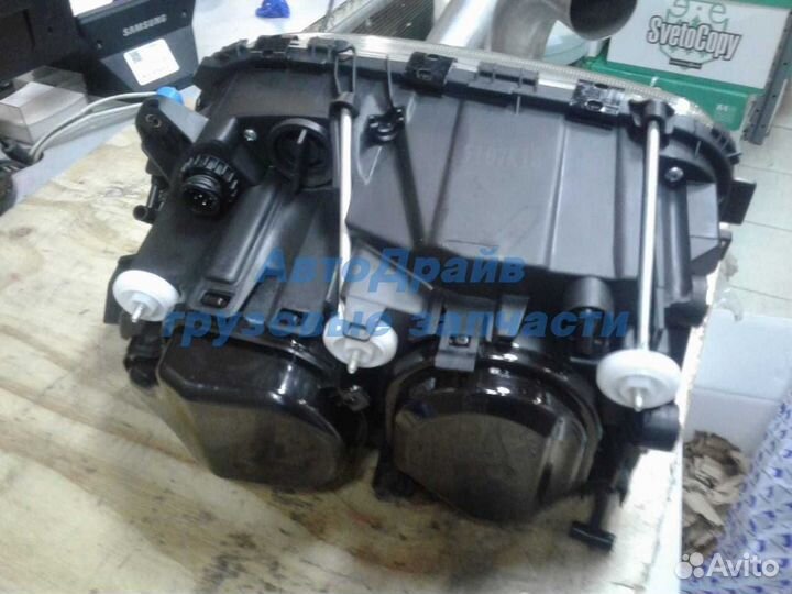 Фара основная правая Актрос3 2008 года