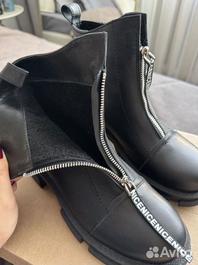 Демисезонные ботинки из натуральной кожи 38 размер